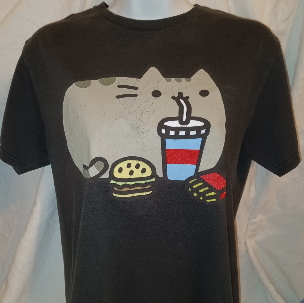 Pusheen t-shirt